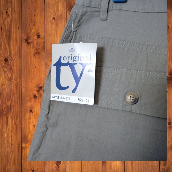 Original TY2 Women's Size 14 Beige Cargo Shorts Pockets Classic Utility New - Picture 2 of 4